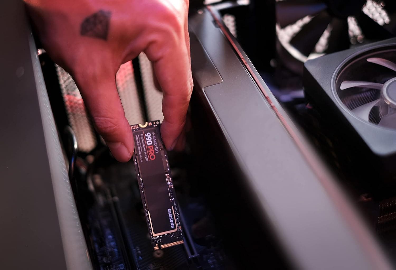 حافظه SSD Samsung 990 PRO مدل MZ-V9P1T0BW ظرفیت 1TB رابط PCIe NVMe M.2 سرعت 7450/6900MB/s حافظه SSD Samsung 990 PRO مدل MZ-V9P1T0BW ظرفیت 1TB رابط PCIe NVMe M.2 سرعت 7450/6900MB/s