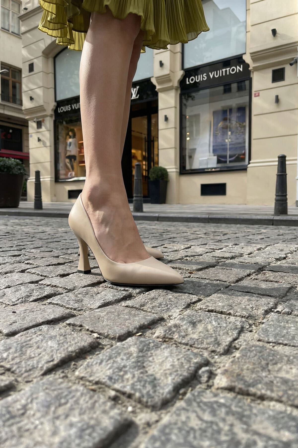 کفش پاشنهبلند زنانه کلاسیک SOHO مدل 16002 کفش پاشنهبلند زنانه کلاسیک SOHO مدل 16002