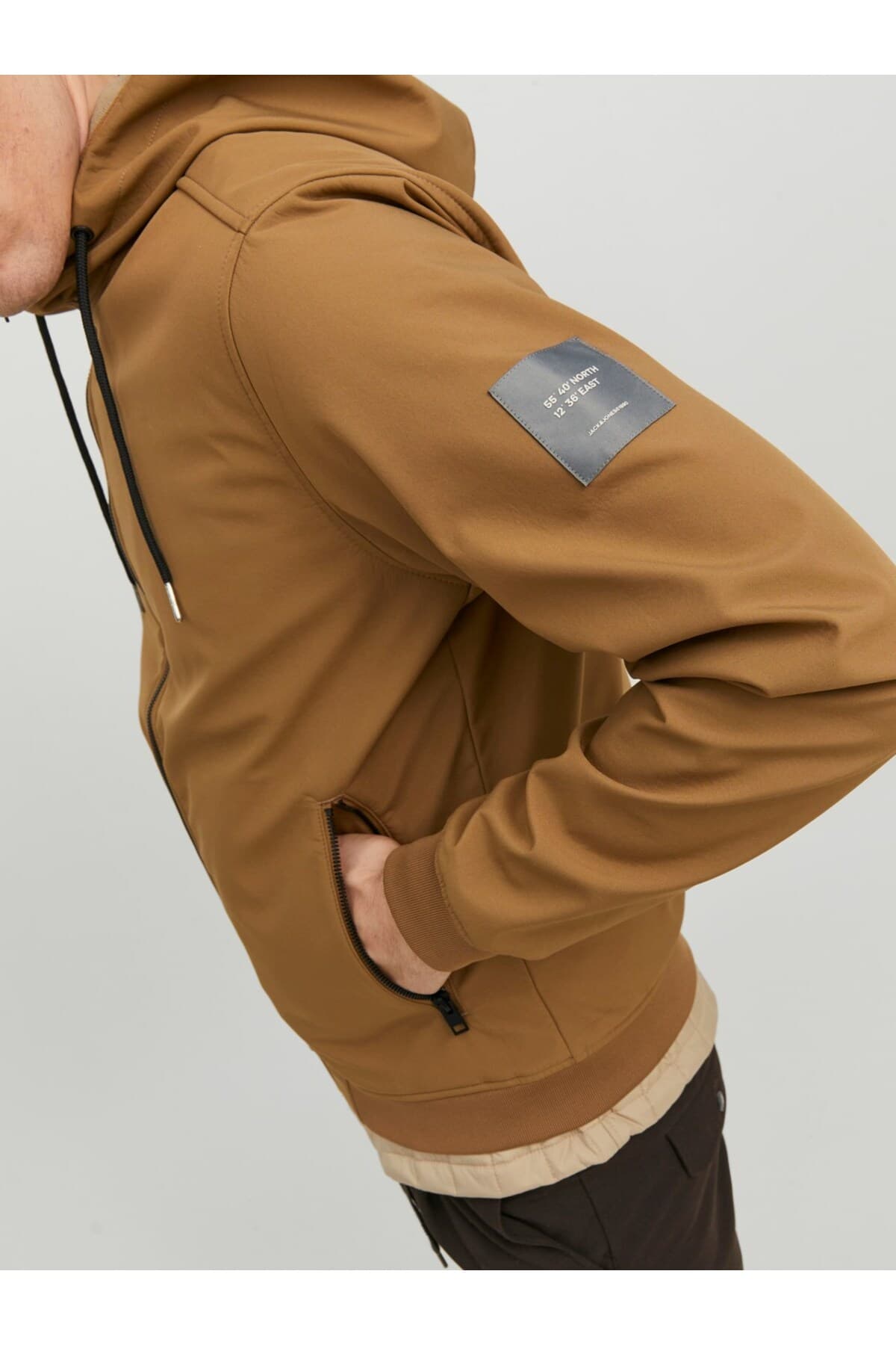 ژاکت مردانه Jack & Jones Jjebasic ضدآب سافتشل مدل 12236300 ژاکت مردانه Jack & Jones Jjebasic ضدآب سافتشل مدل 12236300