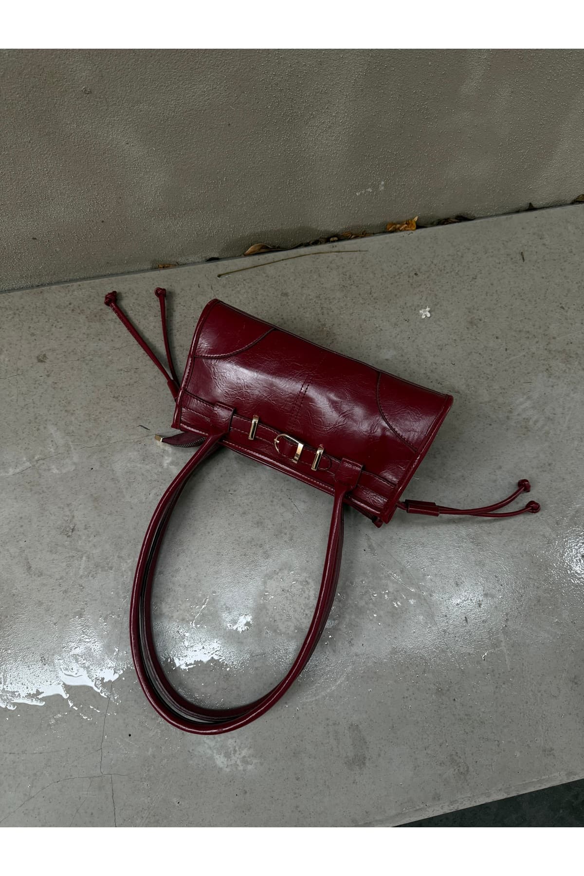 کیف دوشی دخترانه minebag چرم مصنوعی با جزئیات کمربند بوردو کیف دوشی دخترانه minebag چرم مصنوعی با جزئیات کمربند بوردو