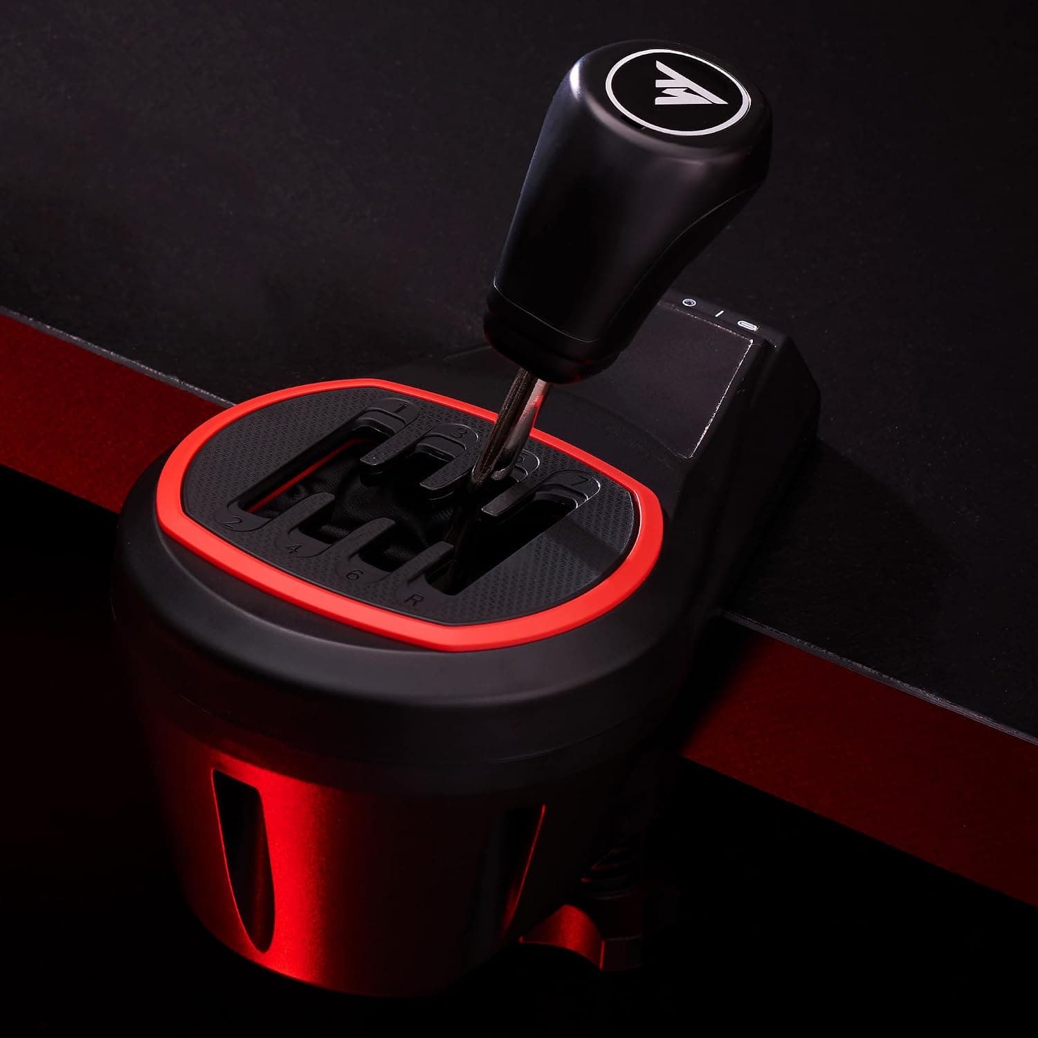 دستهدنده افزونه Thrustmaster مدل TH8S با 8 دنده برای فرمان مسابقهای سازگار با PlayStation، Xbox و PC دستهدنده افزونه Thrustmaster مدل TH8S با 8 دنده برای فرمان مسابقهای سازگار با PlayStation، Xbox و PC