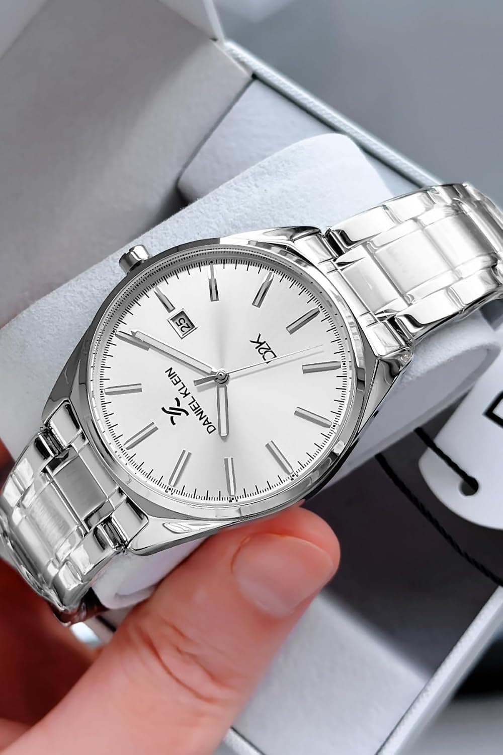 ساعت مردانه Daniel Klein ضدآب 3 ATM بند فولادی نقرهای مدل DKE2056C6 ساعت مردانه Daniel Klein ضدآب 3 ATM بند فولادی نقرهای مدل DKE2056C6