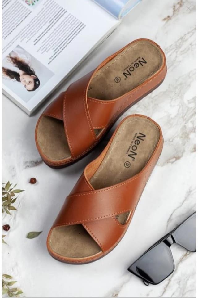 دمپایی زنانه neon shoes پاشنهدار ارتوپدیک آناتومیک مدل Lina شتری دمپایی زنانه neon shoes پاشنهدار ارتوپدیک آناتومیک مدل Lina شتری