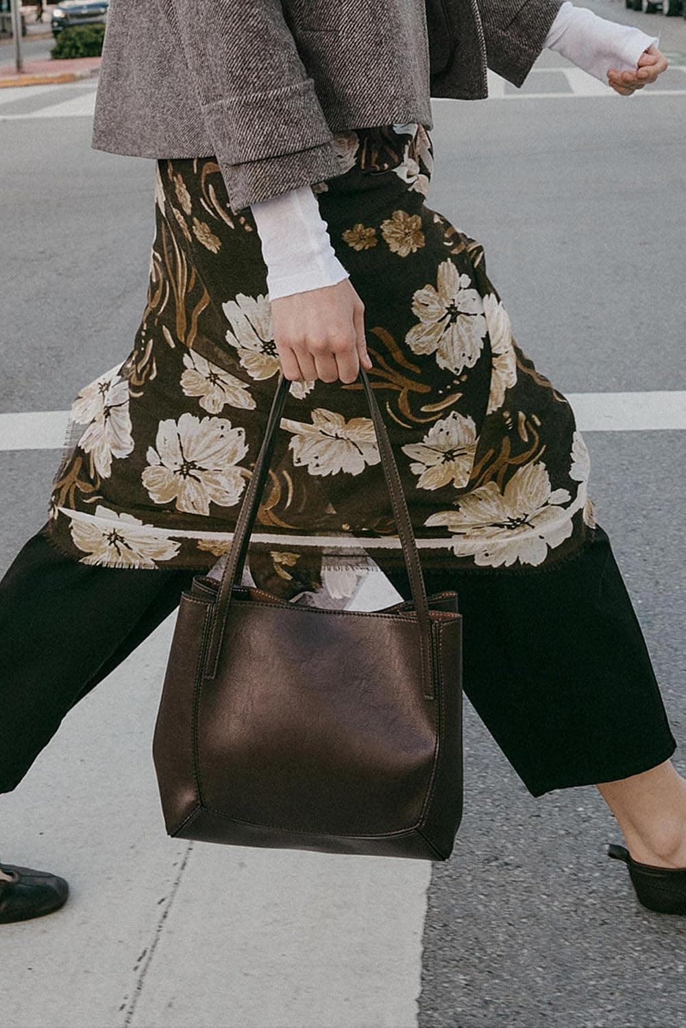 کیف توت زنانه ZARA قهوهای سایز استاندارد کیف توت زنانه ZARA قهوهای سایز استاندارد
