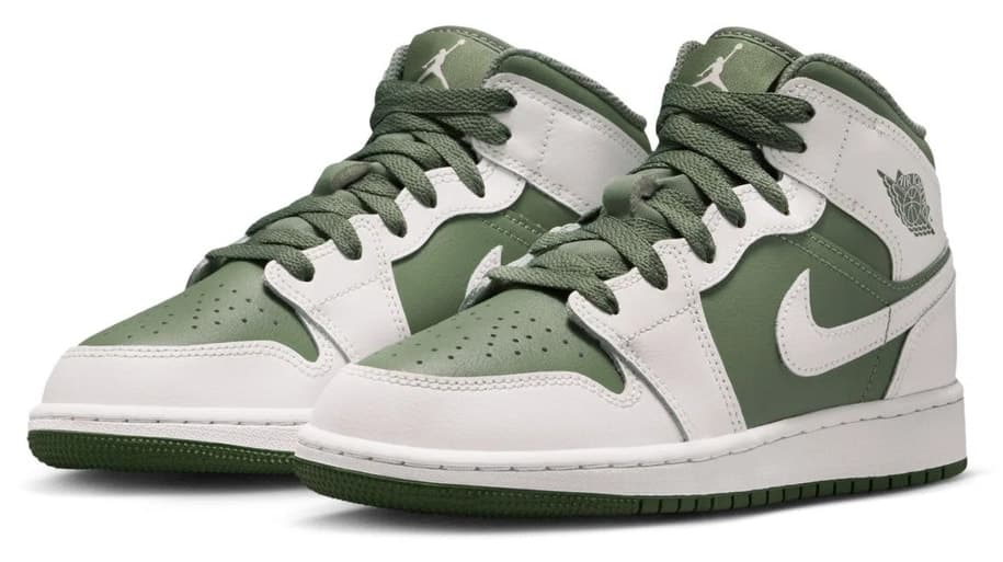 کفش بسکتبال بچگانه Nike Air Jordan 1 Mid GS کفش بسکتبال بچگانه Nike Air Jordan 1 Mid GS