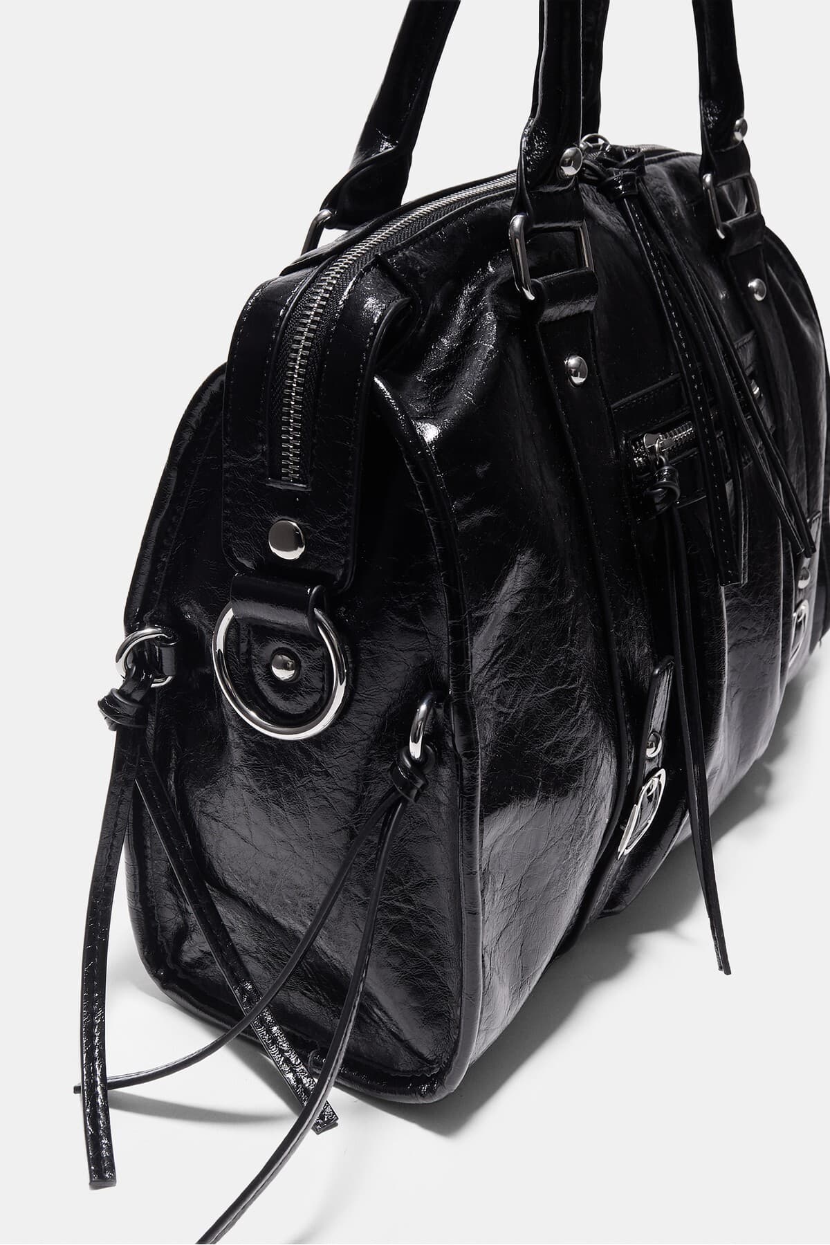کیف زنانه Stradivarius بولینگ با بند ضربدری مدل Maksi کیف زنانه Stradivarius بولینگ با بند ضربدری مدل Maksi