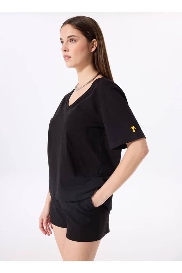 تیشرت زنانه Fabrika مشکی یقه هفت اورسایز مدل TALITA تیشرت زنانه Fabrika مشکی یقه هفت اورسایز مدل TALITA