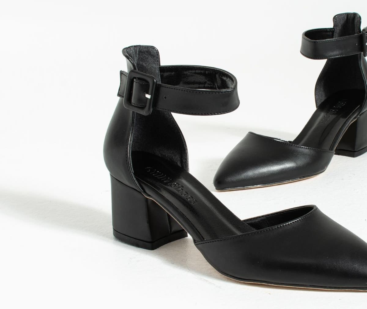 کفش مجلسی عروس زنانه Güllü Shoes مشکی پاشنه کلفت 5.5cm کفش مجلسی عروس زنانه Güllü Shoes مشکی پاشنه کلفت 5.5cm