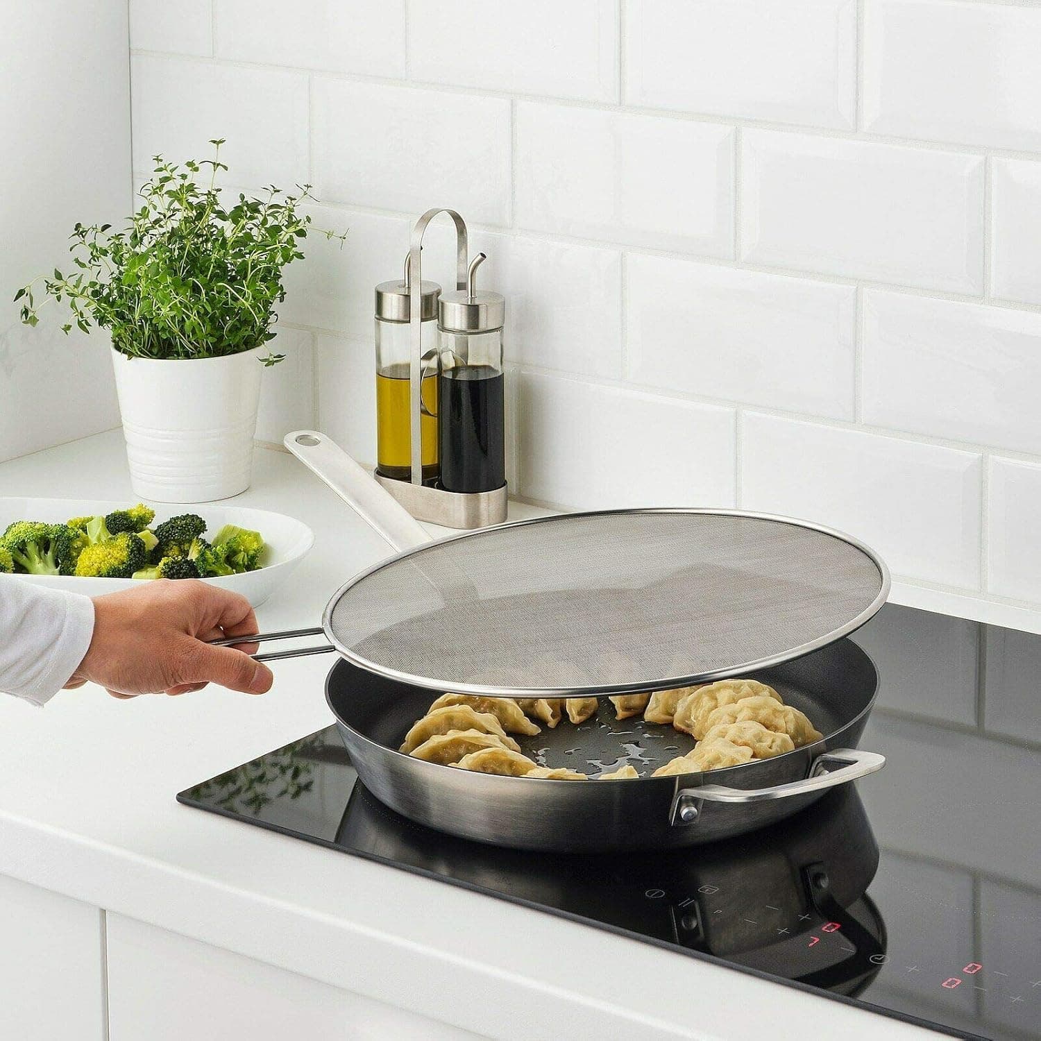 درپوش تابه دستهدار Ikea KLOCKREN توری فولادی ضدپاشش روغن 34 CM درپوش تابه دستهدار Ikea KLOCKREN توری فولادی ضدپاشش روغن 34 CM