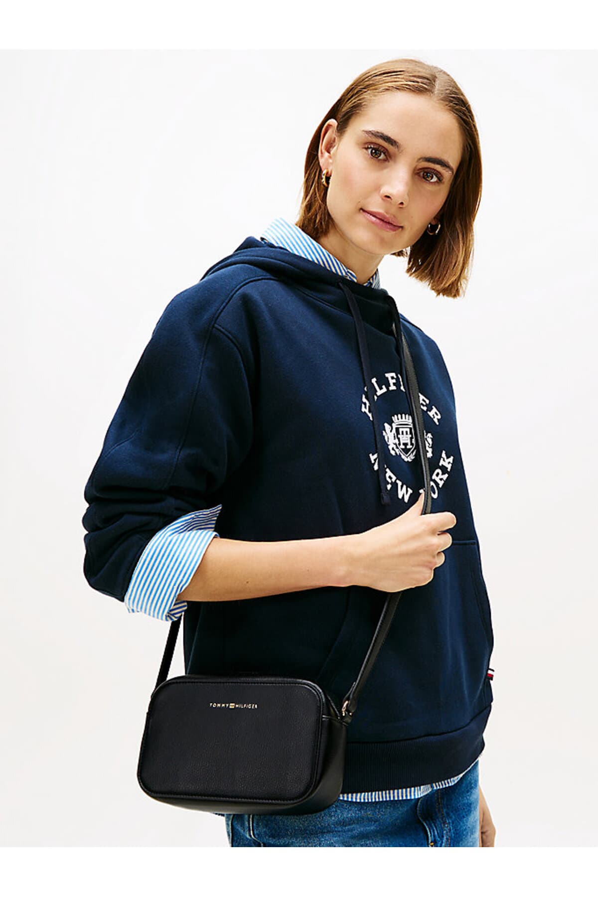 کیف دوشی زنانه Tommy Hilfiger با جزئیات لوگوی TH کیف دوشی زنانه Tommy Hilfiger با جزئیات لوگوی TH