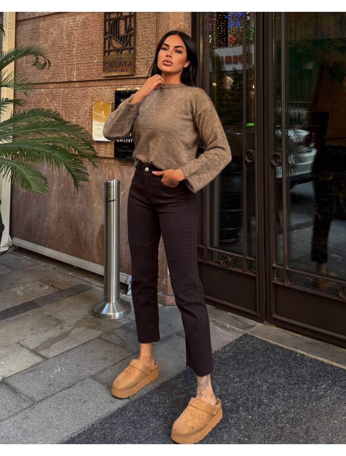 شلوار جین پسرانه deqfashion قهوهای روشن Boy Fit پاچه کوتاه شلوار جین پسرانه deqfashion قهوهای روشن Boy Fit پاچه کوتاه