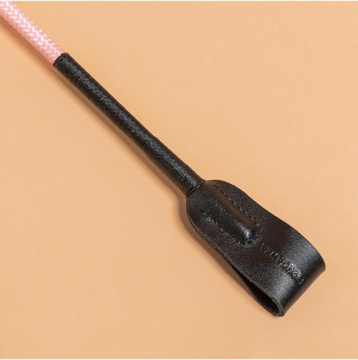 شلاق سواری Decathlon صورتی 69 cm مدل 100 شلاق سواری Decathlon صورتی 69 cm مدل 100