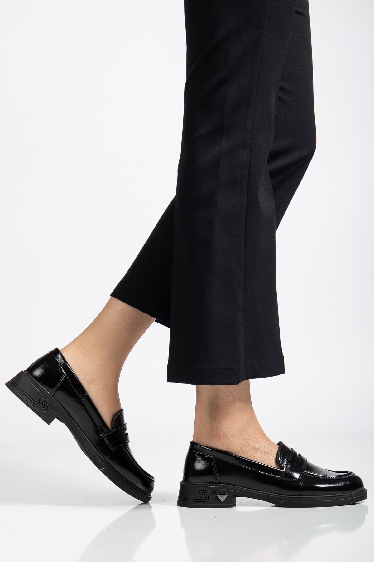 کفش زنانه HCO SHOES لافر آکسفورد کف ضدلغزش کفش زنانه HCO SHOES لافر آکسفورد کف ضدلغزش