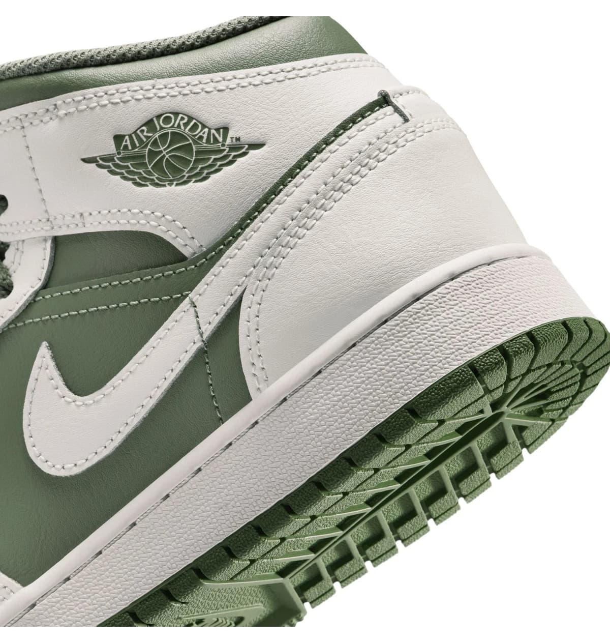 کفش بسکتبال بچگانه Nike Air Jordan 1 Mid GS کفش بسکتبال بچگانه Nike Air Jordan 1 Mid GS