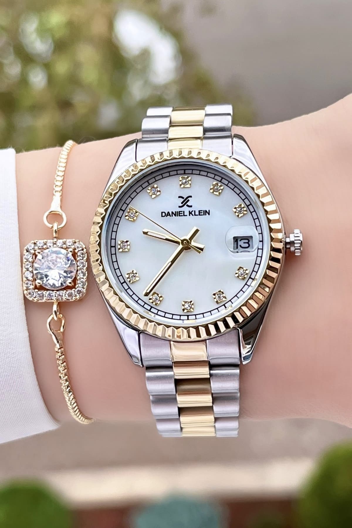 ساعت مچی زنانه Daniel Klein با بند قابل تنظیم زرد طوسی 33 mm به همراه دستبند ساعت مچی زنانه Daniel Klein با بند قابل تنظیم زرد طوسی 33 mm به همراه دستبند