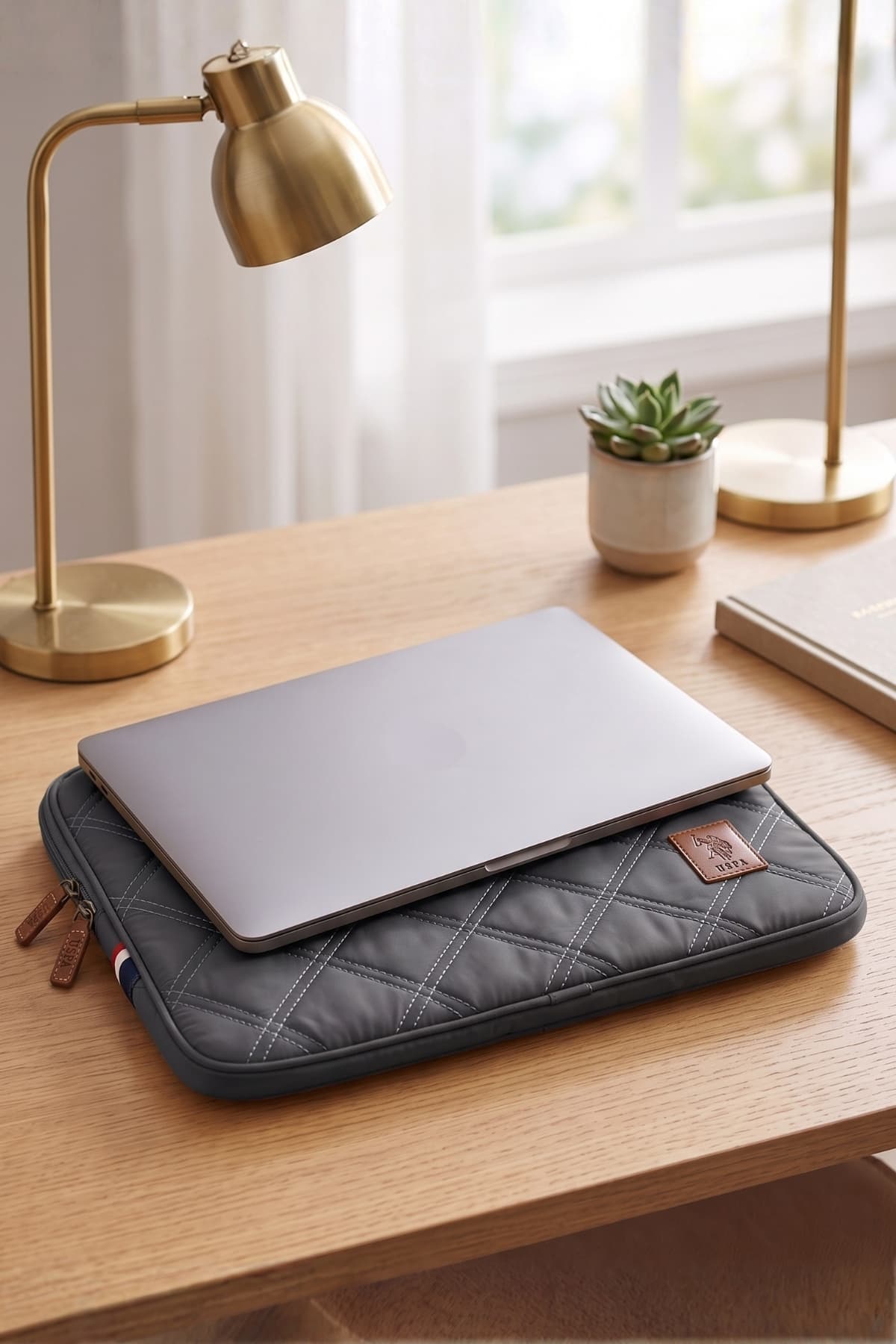 کاور لپتاپ U.S. Polo Assn. مناسب Macbook Air و Macbook Pro 13 و 13.3 اینچی، رنگ سنگی کاور لپتاپ U.S. Polo Assn. مناسب Macbook Air و Macbook Pro 13 و 13.3 اینچی، رنگ سنگی