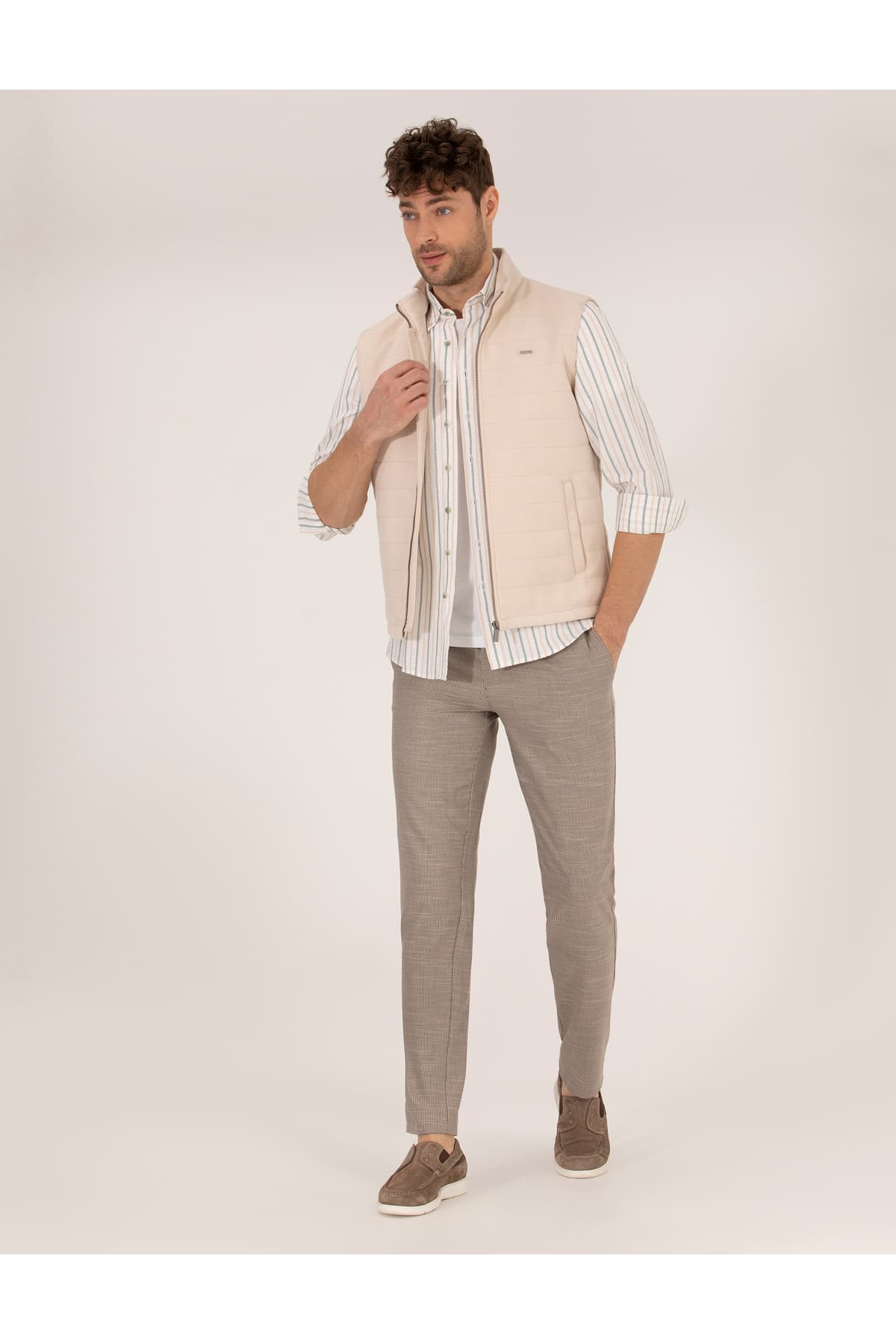 جلیقه چرمی مردانه Pierre Cardin بژ ساده مدل 50275802-591 جلیقه چرمی مردانه Pierre Cardin بژ ساده مدل 50275802-591