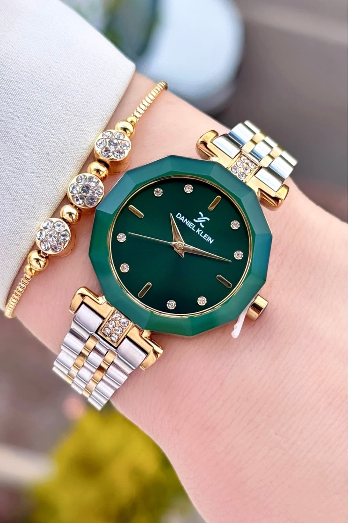 ساعت مچی زنانه Daniel Klein صفحه سبز بند طلایی 30 mm و دستبند ساعت مچی زنانه Daniel Klein صفحه سبز بند طلایی 30 mm و دستبند