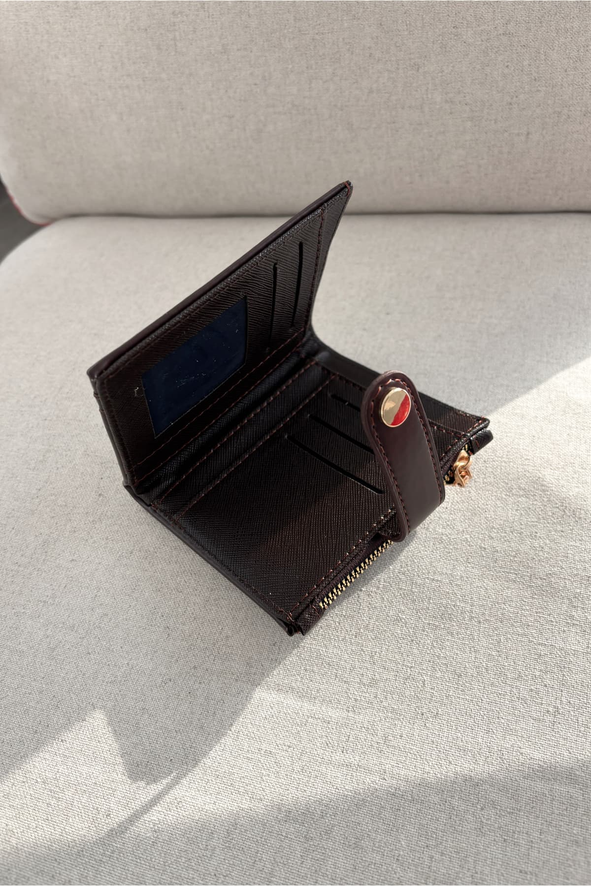 کیف پول پسرانه Yuka Atelier چرم مصنوعی کاپیتونه متوسط مدل Ruby کیف پول پسرانه Yuka Atelier چرم مصنوعی کاپیتونه متوسط مدل Ruby