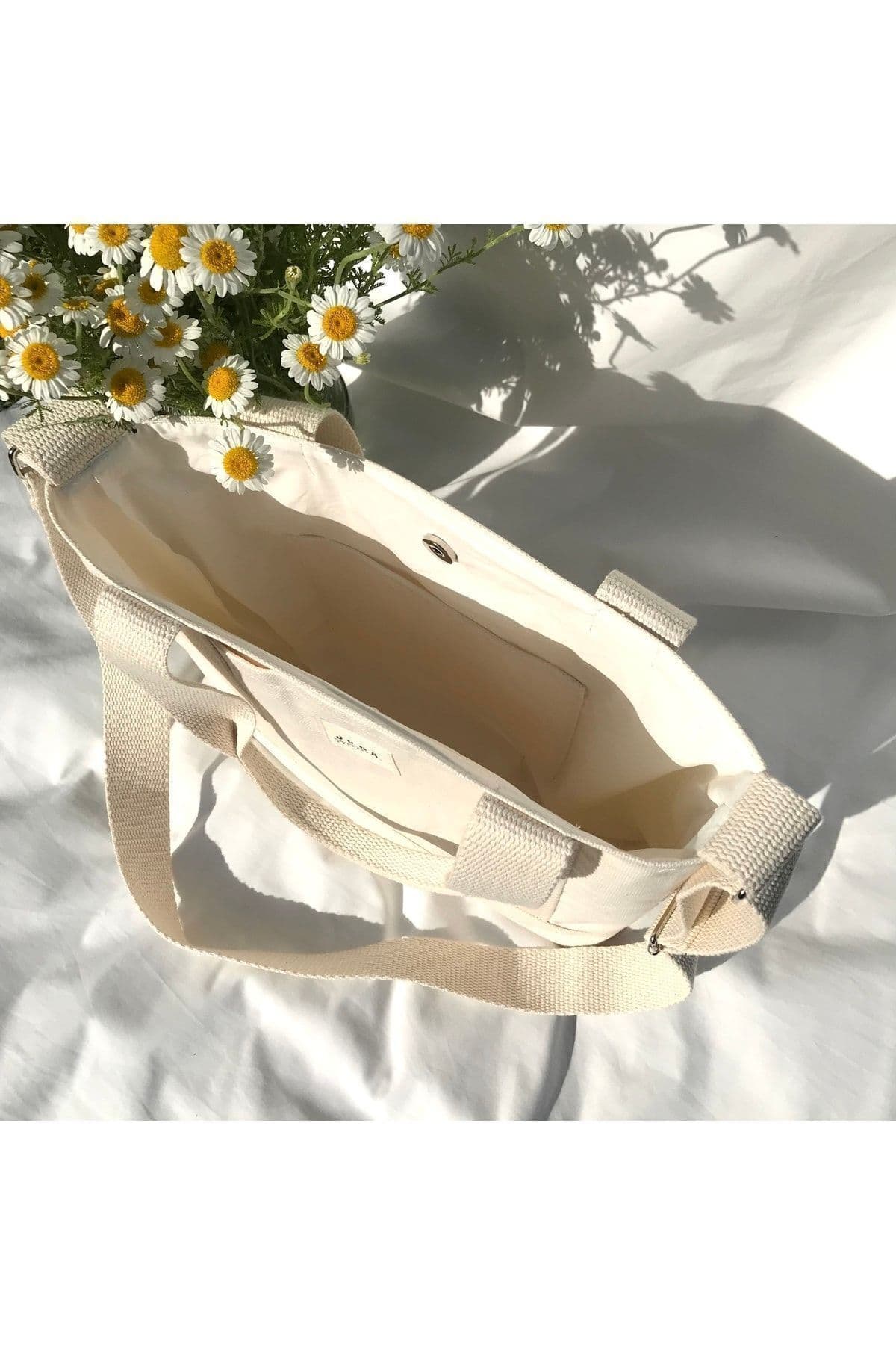 کیف دستی و دوشی زنانه Sowa Collection کانواس با دکمه فشاری و بند قابل تنظیم U:30 E:35 G:10 Cm کیف دستی و دوشی زنانه Sowa Collection کانواس با دکمه فشاری و بند قابل تنظیم U:30 E:35 G:10 Cm