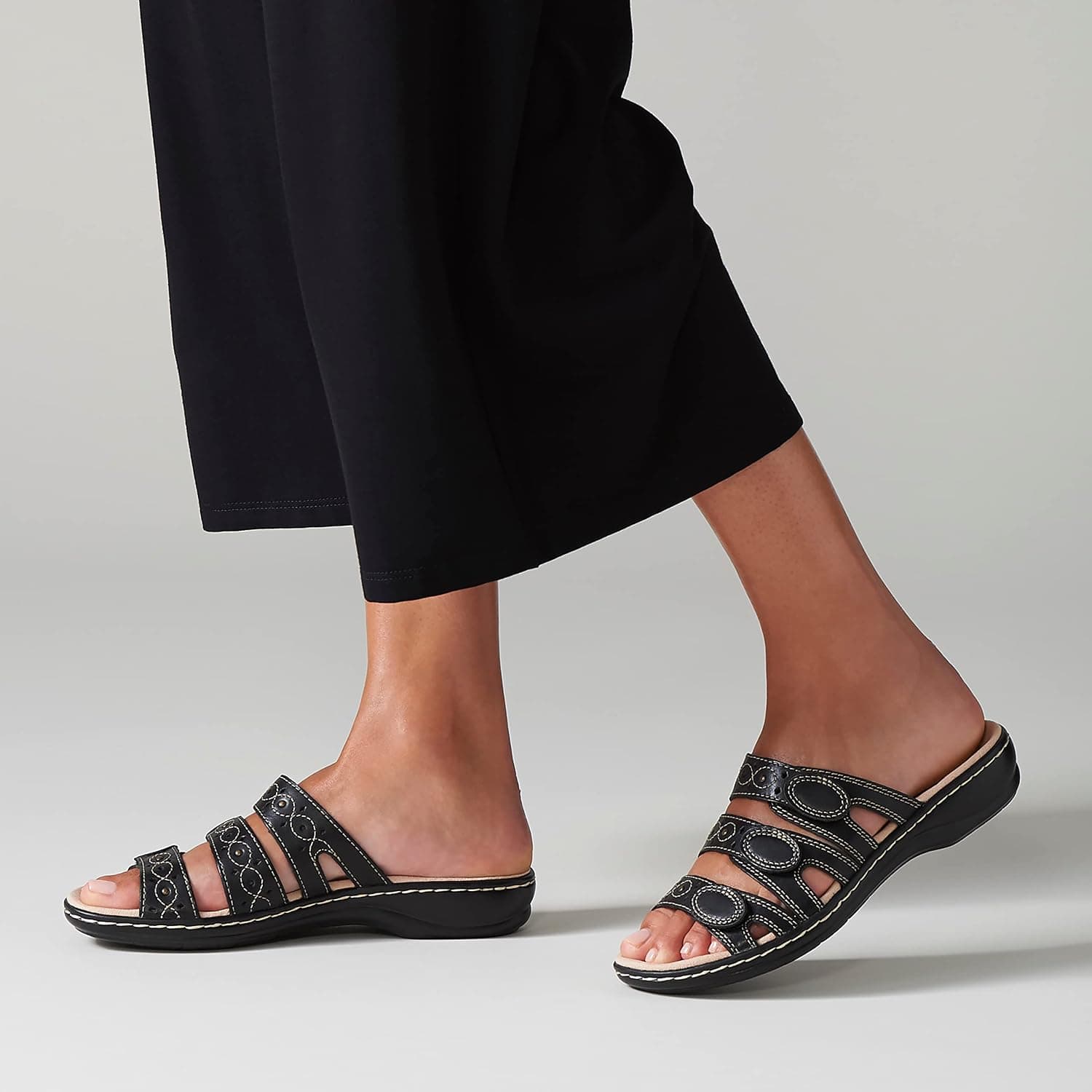 صندل زنانه Clarks اسلایدی مدل Leisa Cacti Q صندل زنانه Clarks اسلایدی مدل Leisa Cacti Q