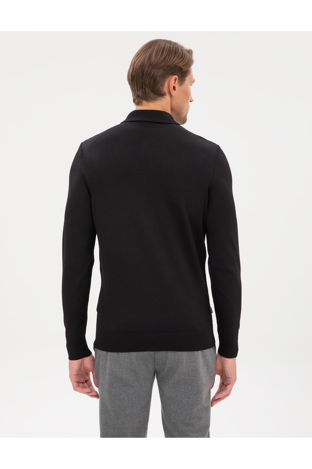 پلیور مردانه Pierre Cardin مشکی اسلیم فیت یقه پولو زیپدار مدل 50315688-VR046 پلیور مردانه Pierre Cardin مشکی اسلیم فیت یقه پولو زیپدار مدل 50315688-VR046