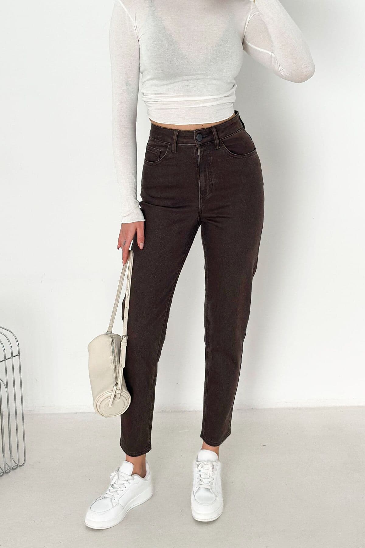 شلوار جین زنانه HLT JEANS مام کمر بلند لایکرا قهوهای مدل ANNA-2074 شلوار جین زنانه HLT JEANS مام کمر بلند لایکرا قهوهای مدل ANNA-2074
