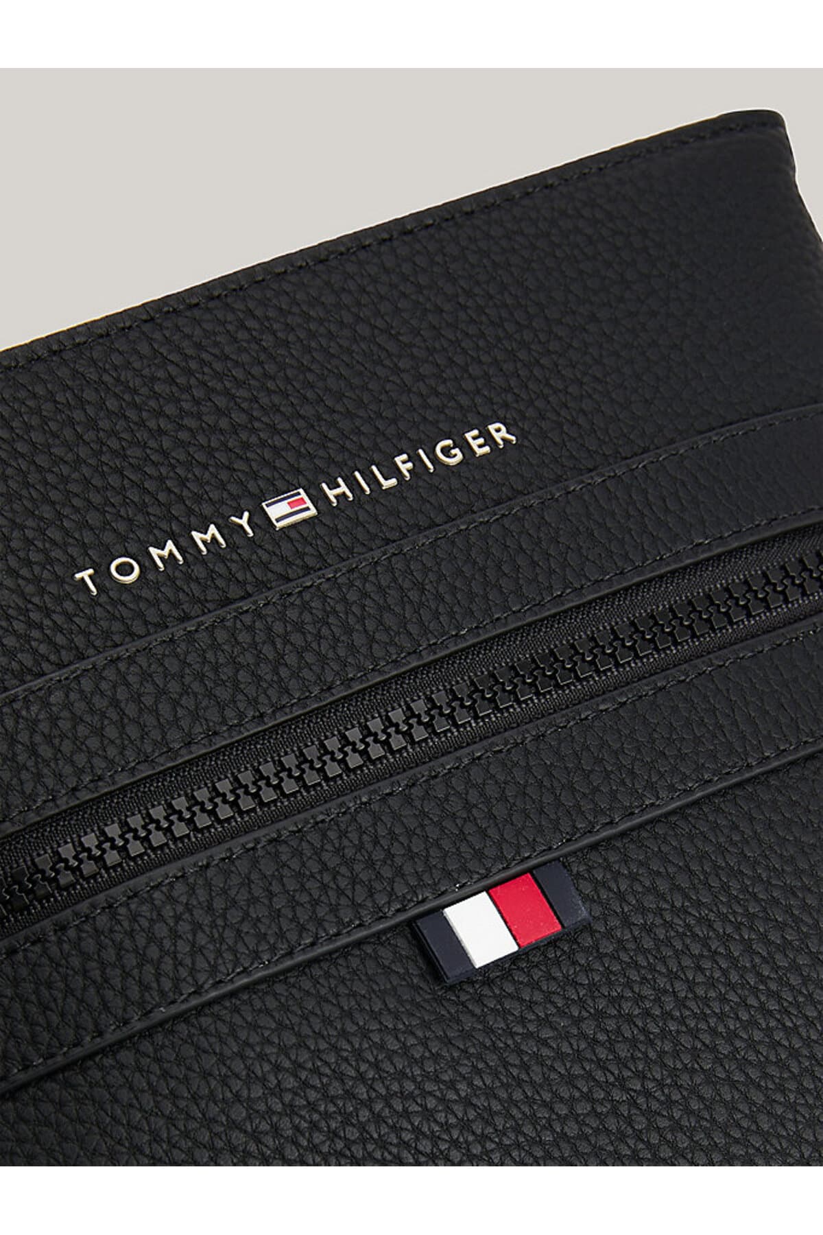 کیف رو دوشی مردانه Tommy Hilfiger Essential از جنس PU کیف رو دوشی مردانه Tommy Hilfiger Essential از جنس PU