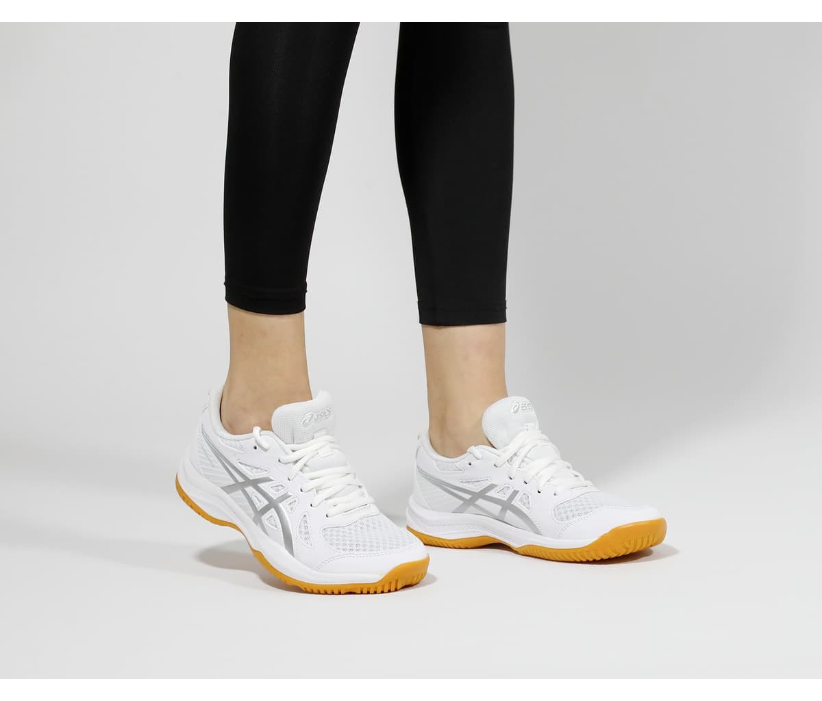 کفش والیبال زنانه Asics سفید مدل Upcourt 6 کفش والیبال زنانه Asics سفید مدل Upcourt 6