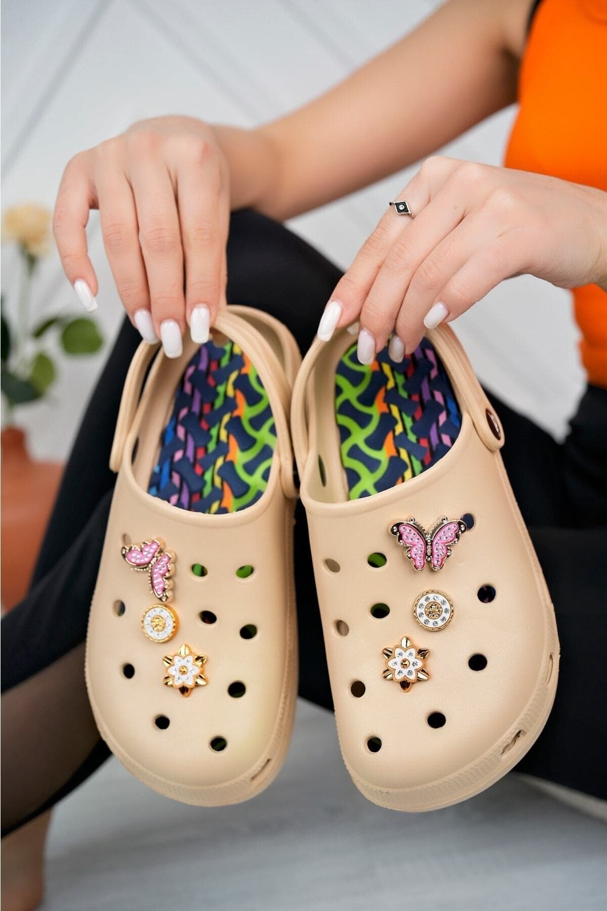 دمپایی زنانه PLN SHOES با کف ماساژی مناسب بیمارستان مدل Cross دمپایی زنانه PLN SHOES با کف ماساژی مناسب بیمارستان مدل Cross