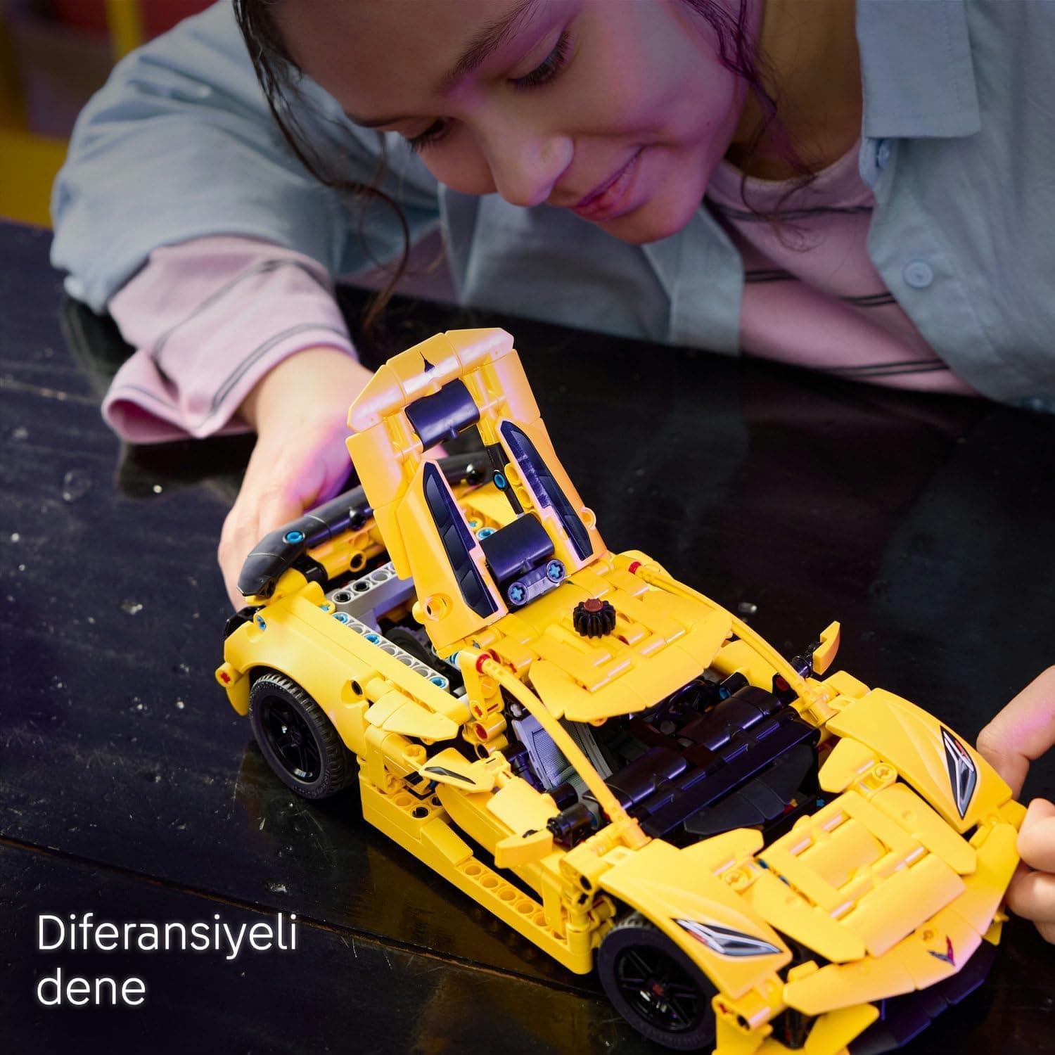 لگو Technic Chevrolet Corvette Stingray مدل 42205 لگو Technic Chevrolet Corvette Stingray مدل 42205