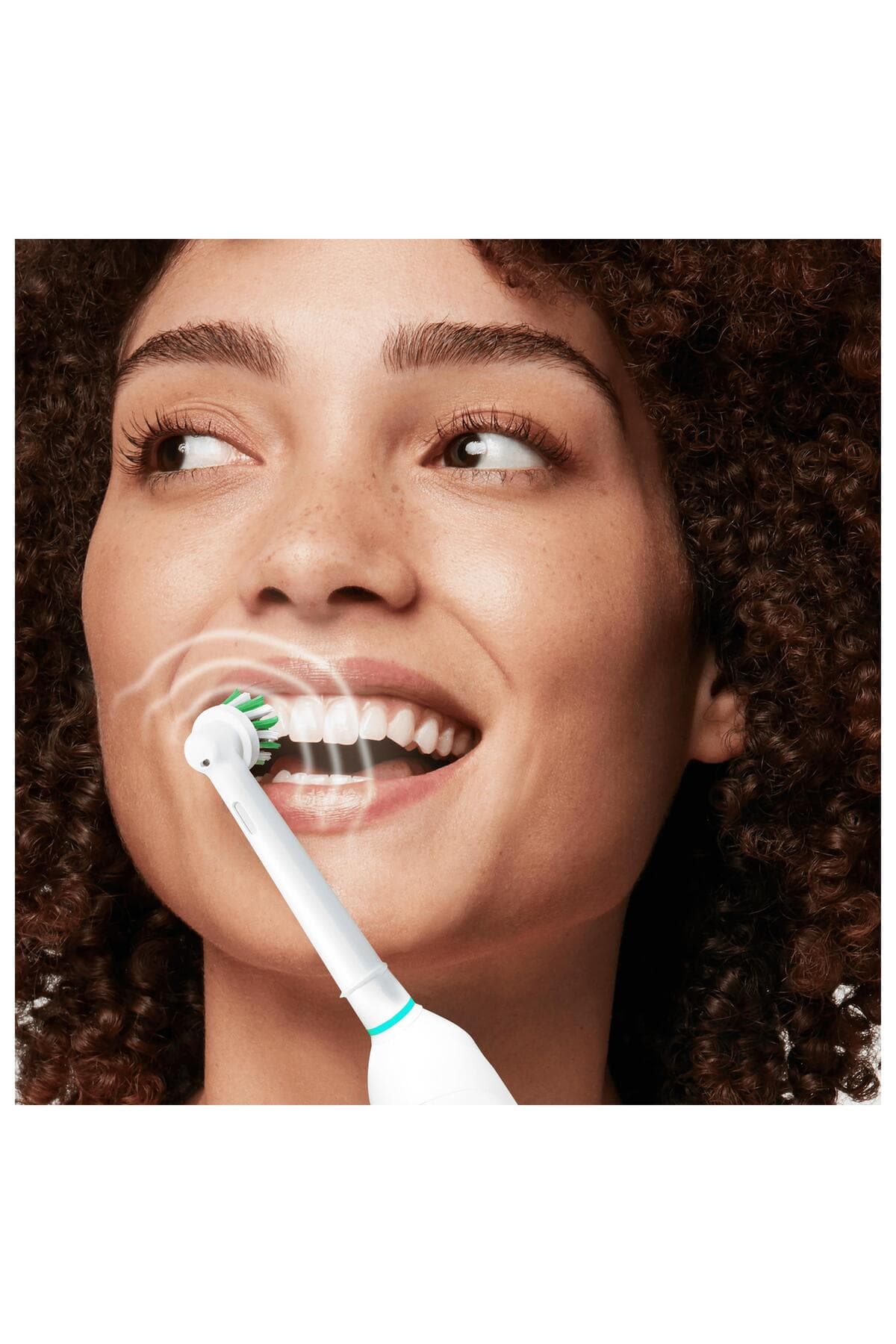 مسواک شارژی Oral-B Pro Clean مشکی بههمراه جعبه سفری مسواک شارژی Oral-B Pro Clean مشکی بههمراه جعبه سفری