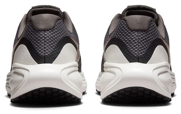 کفش دویدن زنانه Nike مدل Revolution 8 کفش دویدن زنانه Nike مدل Revolution 8