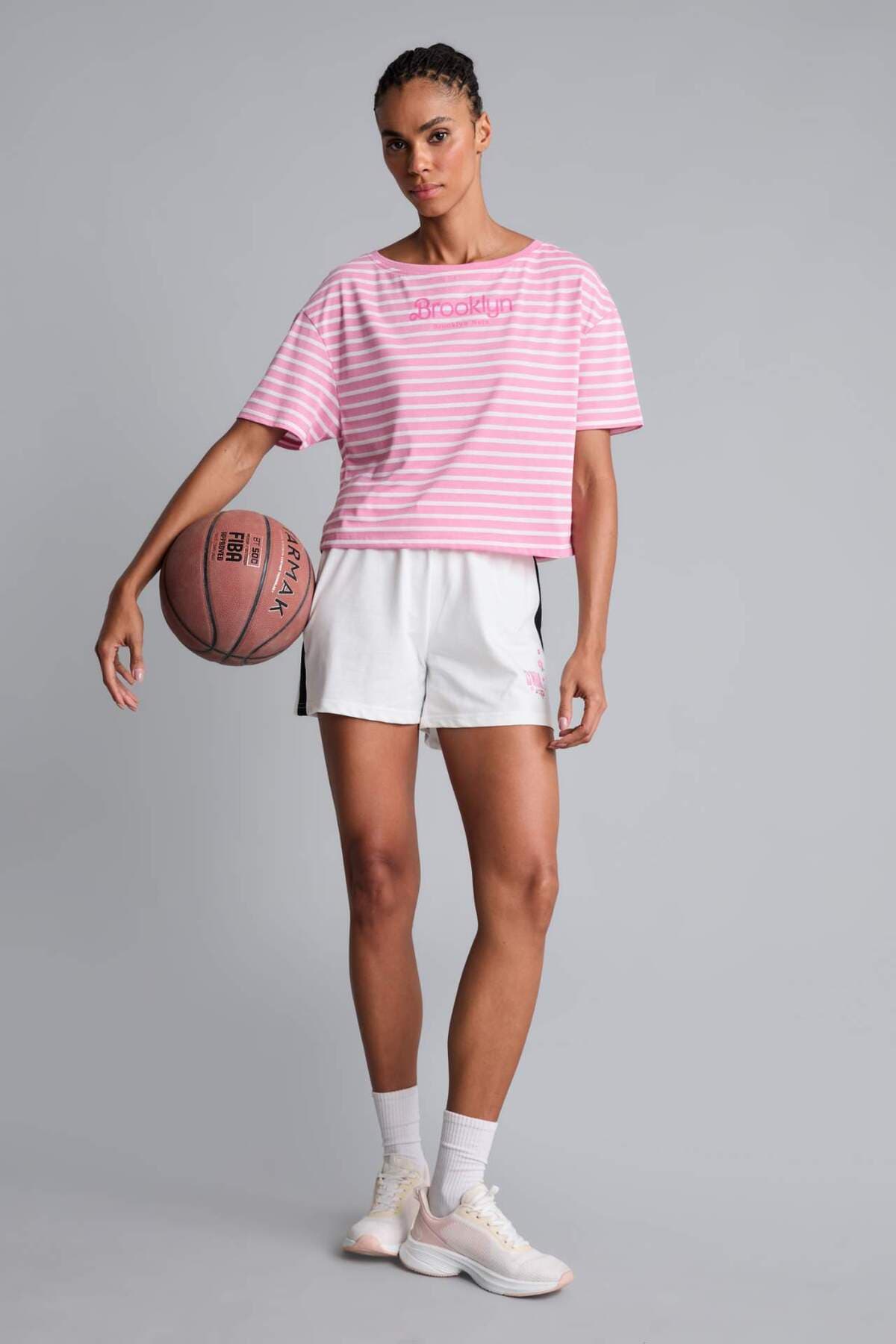 تیشرت زنانه Defacto NBA Brooklyn Nets یقه قایقی گشاد آستین کوتاه ورزشی مدل H9583AX26HS تیشرت زنانه Defacto NBA Brooklyn Nets یقه قایقی گشاد آستین کوتاه ورزشی مدل H9583AX26HS