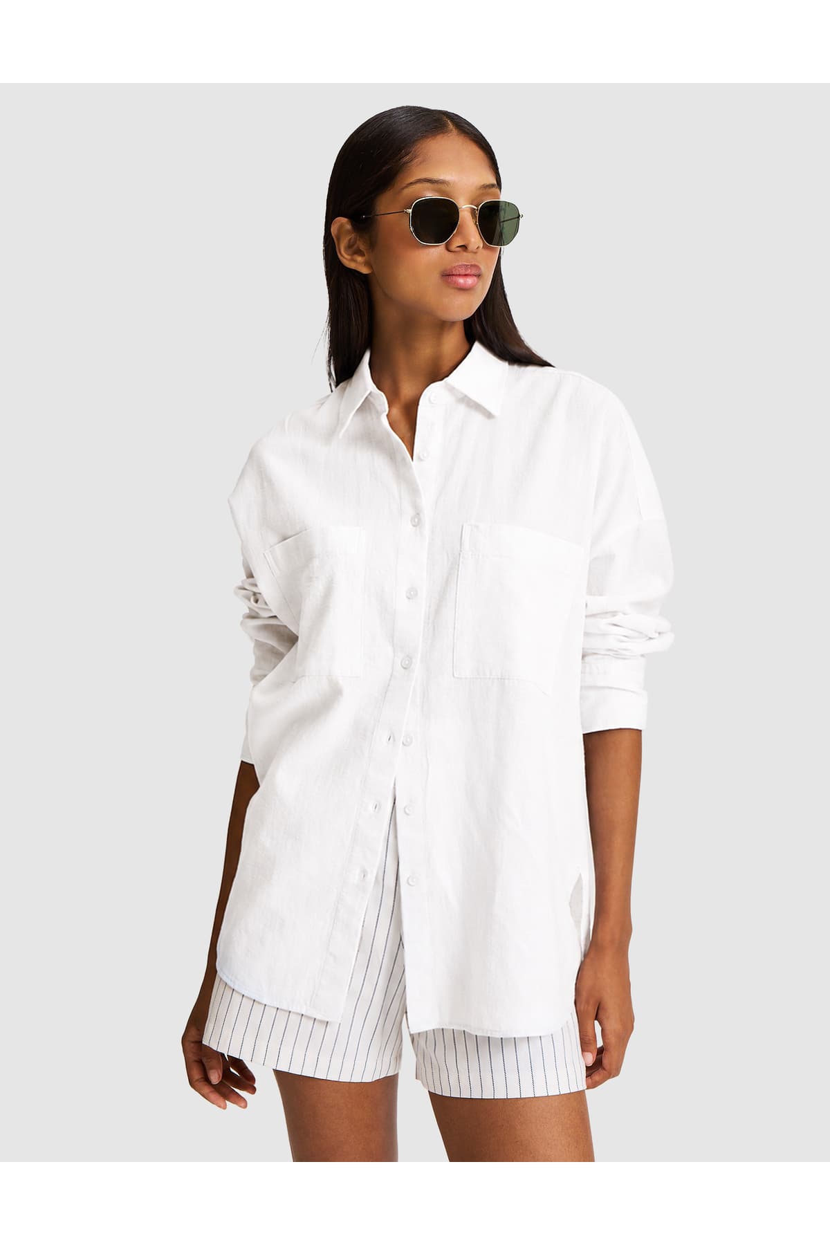 پیراهن سفید اورسایز Pierre Cardin با ترکیب کتان مدل 50328624-VR013 پیراهن سفید اورسایز Pierre Cardin با ترکیب کتان مدل 50328624-VR013