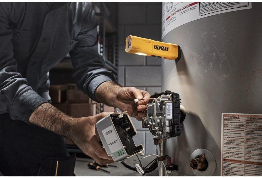 چراغقوه کارگاهی LED DEWALT شارژی USB-C مغناطیسی مدل DCL183 چراغقوه کارگاهی LED DEWALT شارژی USB-C مغناطیسی مدل DCL183