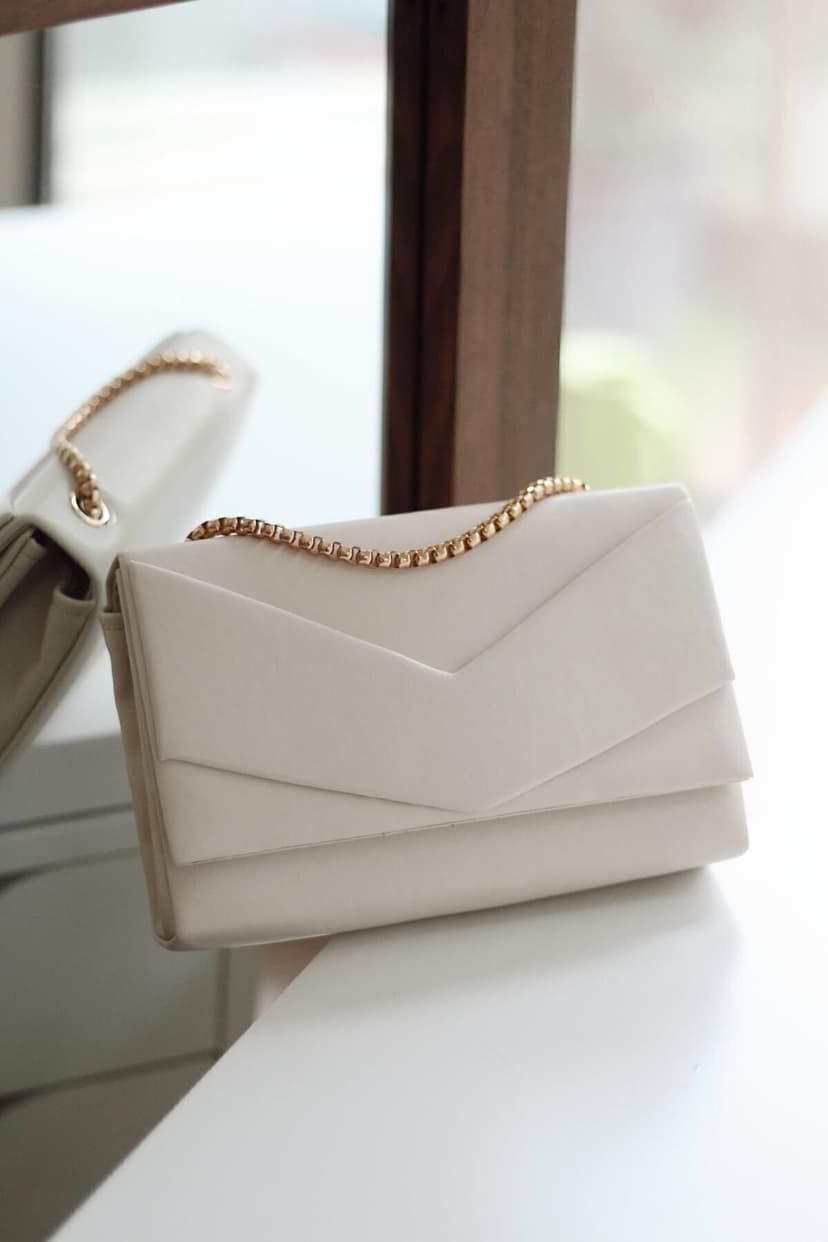 کیف دوشی زنانه Moom Bag کرم پاکتی جعبهای کیف دوشی زنانه Moom Bag کرم پاکتی جعبهای