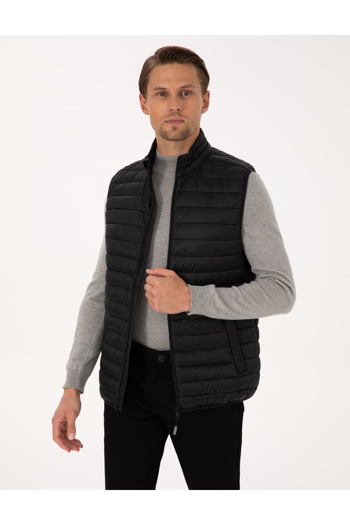 جلیقه مردانه Pierre Cardin مشکی کاپیتونه مدل 50313897-VR046 جلیقه مردانه Pierre Cardin مشکی کاپیتونه مدل 50313897-VR046