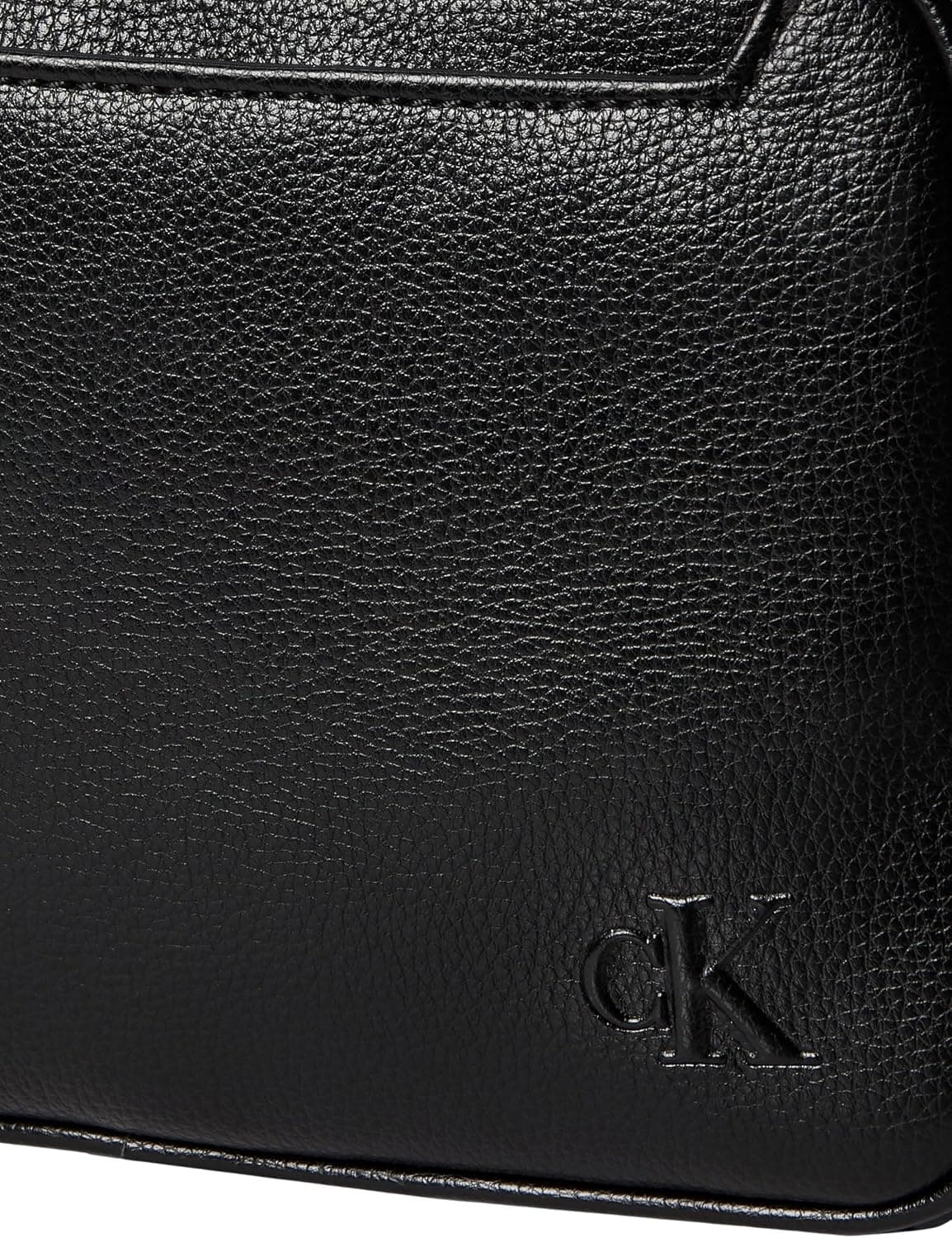 کیف دوشی دوربین مردانه Calvin Klein با بند وبینگ مشکی و سفید کیف دوشی دوربین مردانه Calvin Klein با بند وبینگ مشکی و سفید