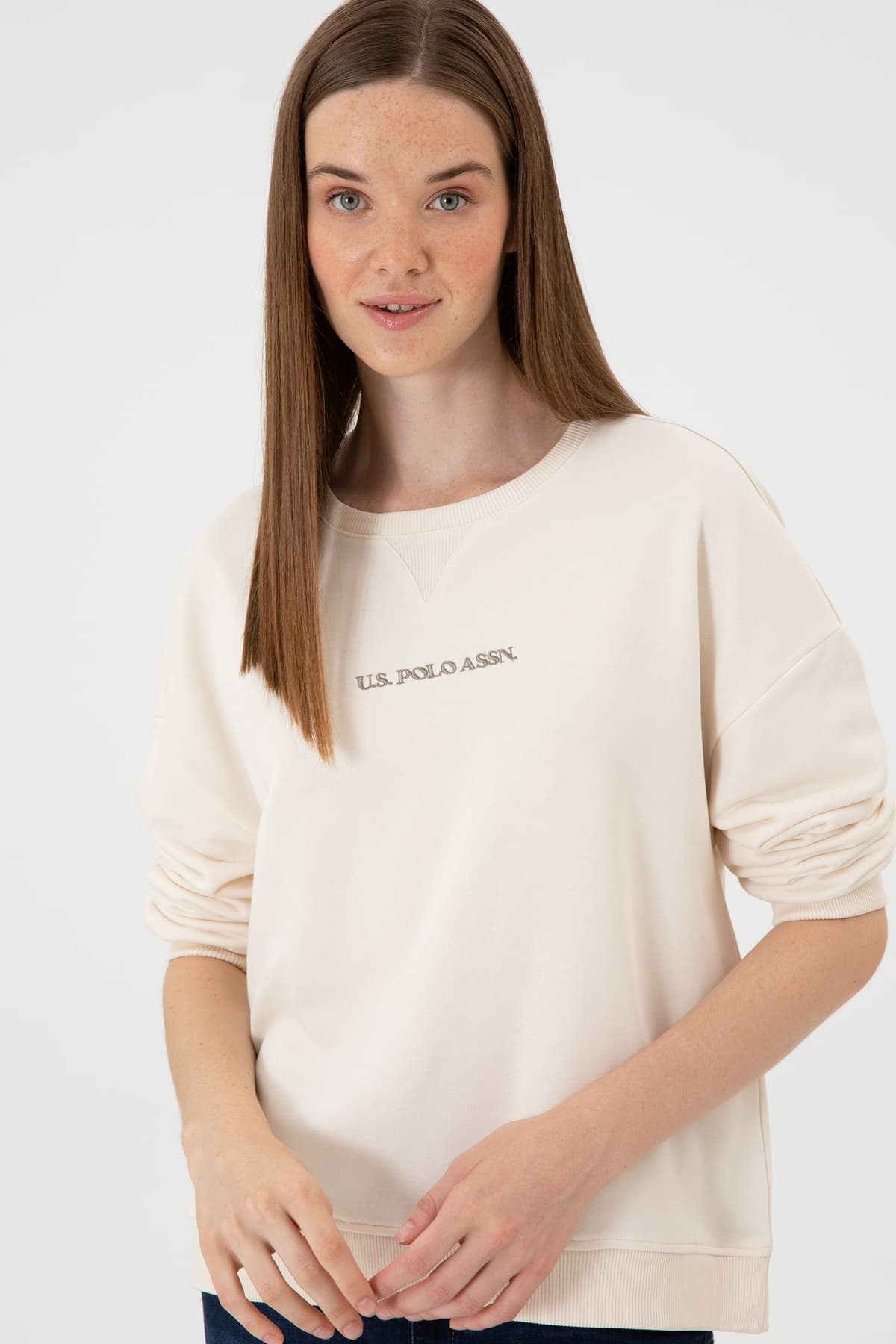 سوئیشرت زنانه U.S. Polo Assn. یقه گرد کرم مدل 50313562-VR071 سوئیشرت زنانه U.S. Polo Assn. یقه گرد کرم مدل 50313562-VR071