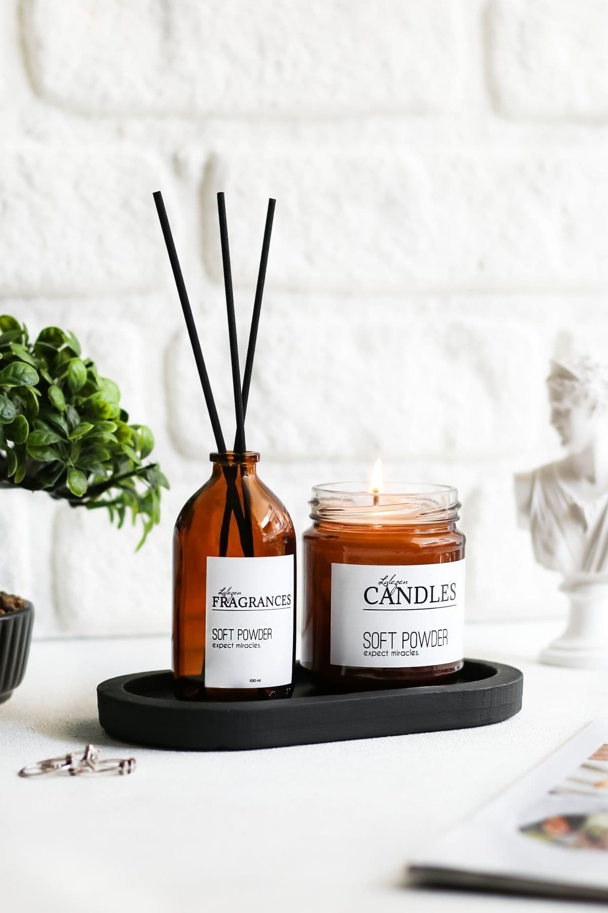 شمع معطر LALEZEN HOME با رایحه پودری رنگ کهربایی شمع معطر LALEZEN HOME با رایحه پودری رنگ کهربایی