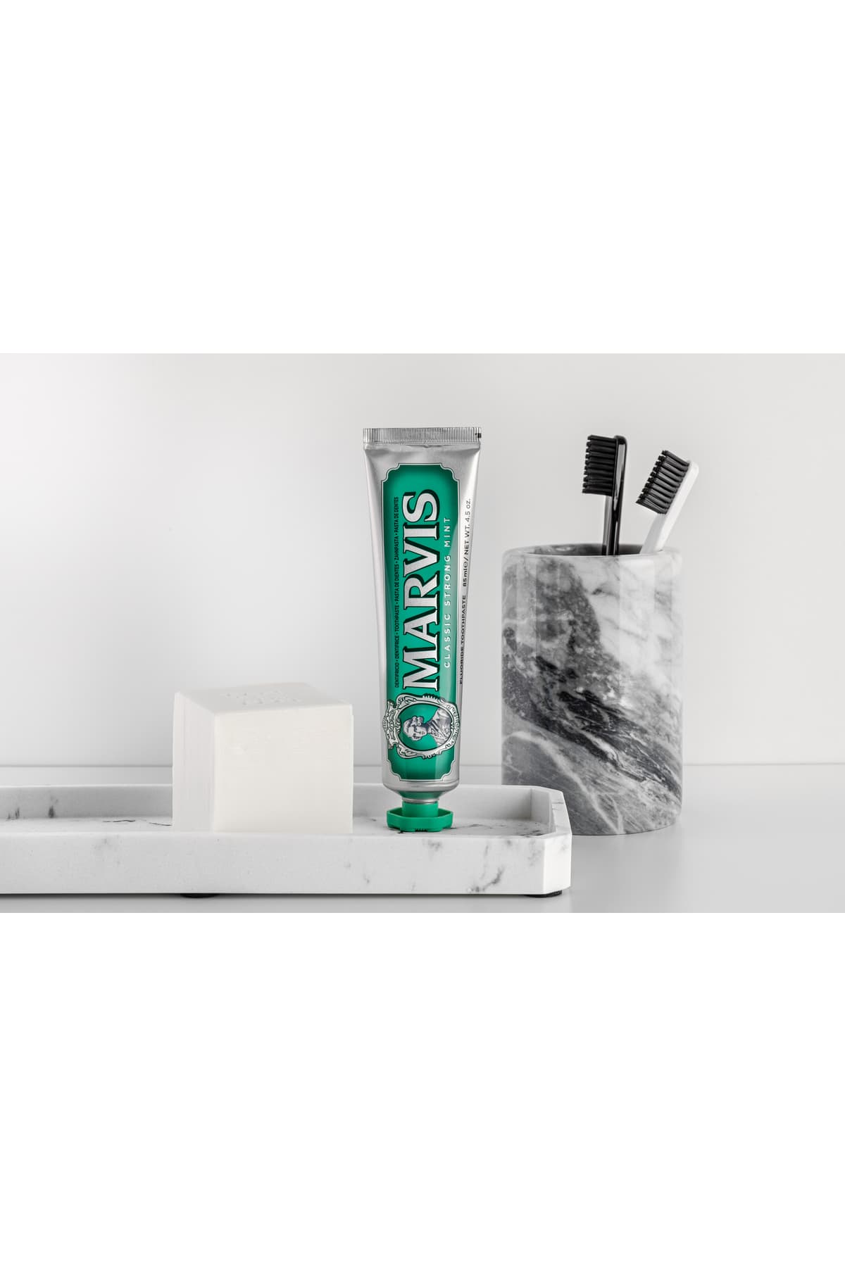 خمیردندان Marvis Classic Strong Mint 85 ml خمیردندان Marvis Classic Strong Mint 85 ml