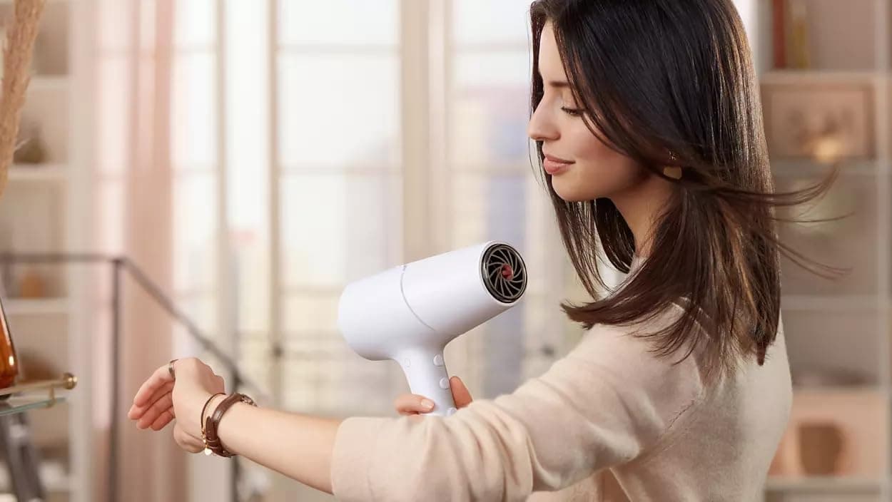 سشوار Philips سری 5000 با فناوری ThermoShield ۲۱۰۰ وات مدل BHD500/00 سشوار Philips سری 5000 با فناوری ThermoShield ۲۱۰۰ وات مدل BHD500/00