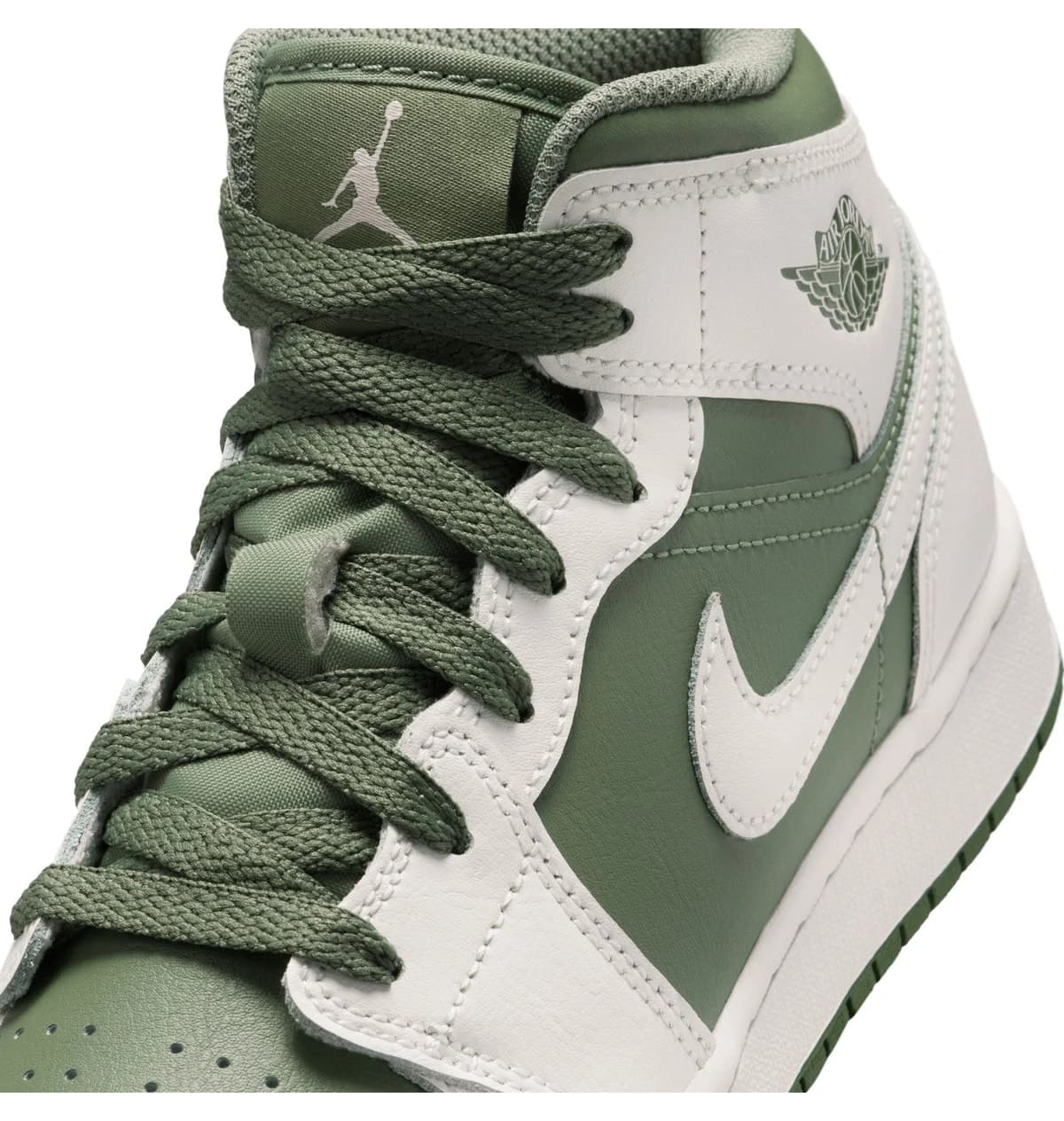 کفش بسکتبال بچگانه Nike Air Jordan 1 Mid GS کفش بسکتبال بچگانه Nike Air Jordan 1 Mid GS