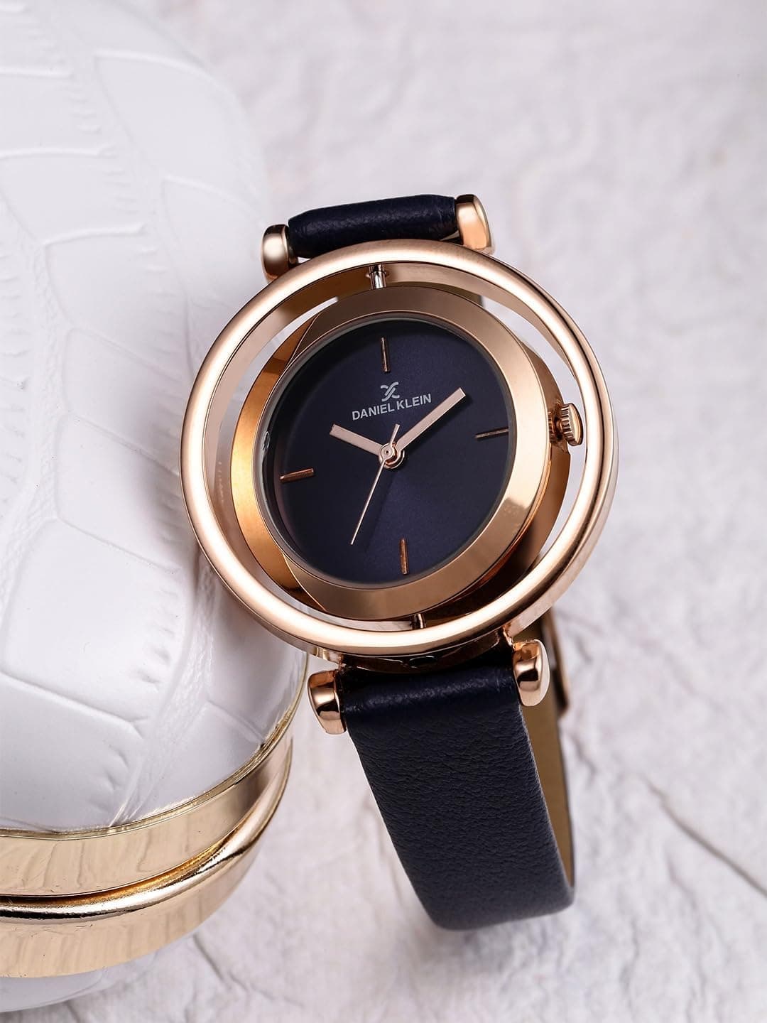 ساعت مچی زنانه Daniel Klein آنالوگ با صفحه آبی مدل DK11430-3 ساعت مچی زنانه Daniel Klein آنالوگ با صفحه آبی مدل DK11430-3