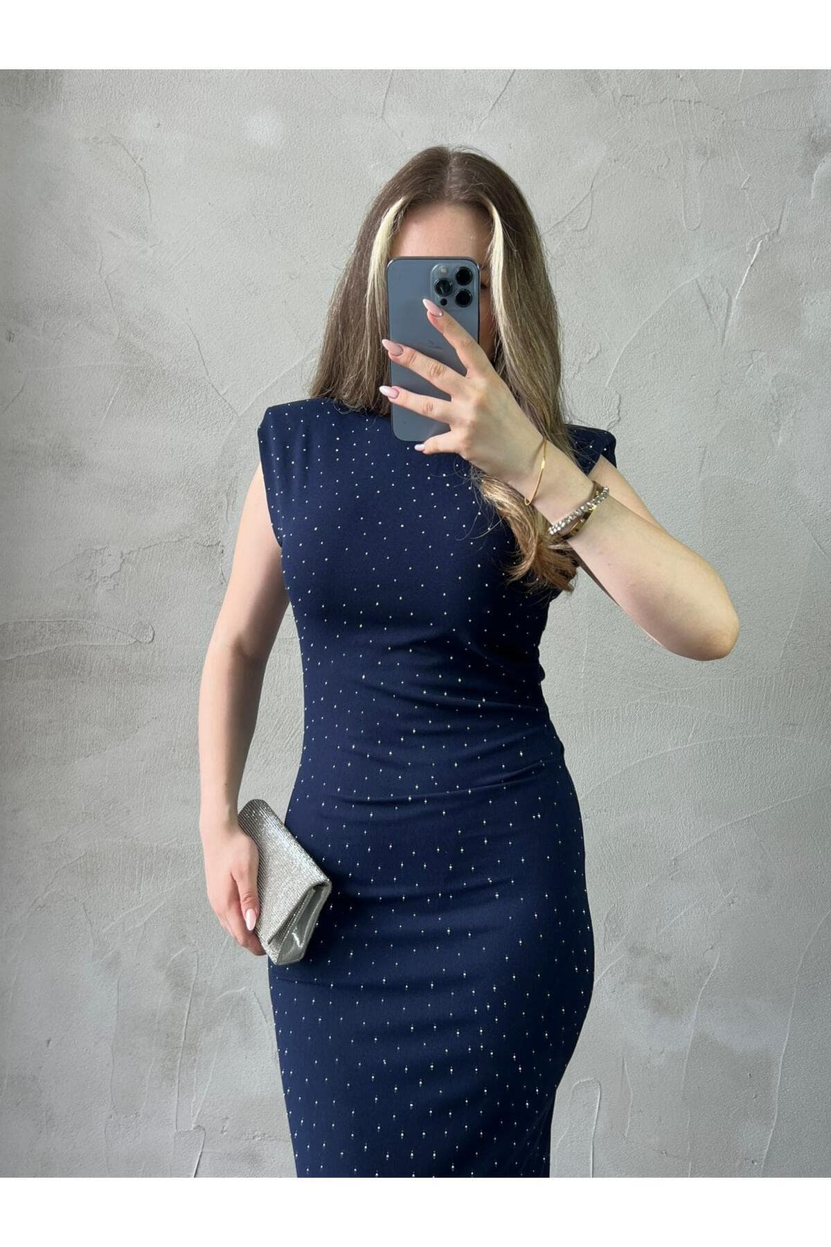 لباس میدی زنانه Moda Palmiss سرمهای با جزئیات نگین و پد شانه لباس میدی زنانه Moda Palmiss سرمهای با جزئیات نگین و پد شانه