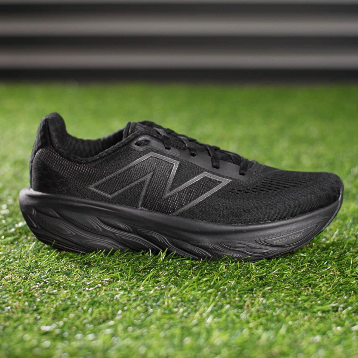 کفش دویدن مردانه New Balance مدل Fresh Foam X 1080 V14 کفش دویدن مردانه New Balance مدل Fresh Foam X 1080 V14