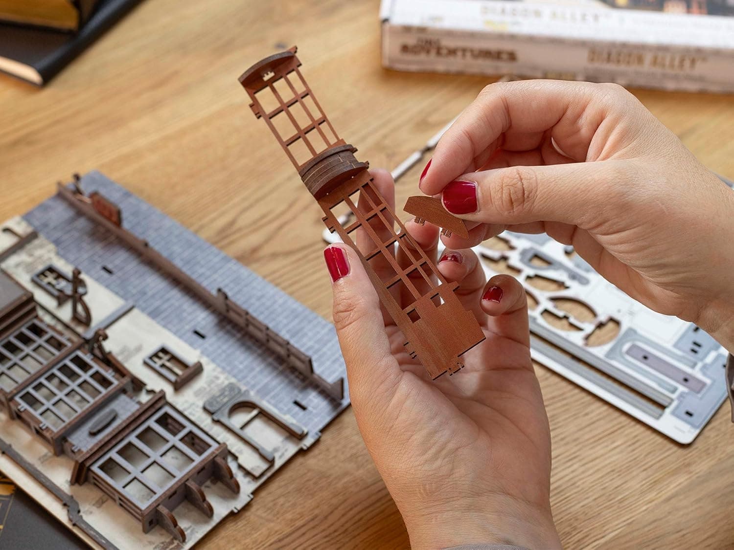 کیت ماکت سهبعدی جاکتابی چوبی Revell مدل Tiny Adventures I Diagon Alley Harry Potter کیت ماکت سهبعدی جاکتابی چوبی Revell مدل Tiny Adventures I Diagon Alley Harry Potter