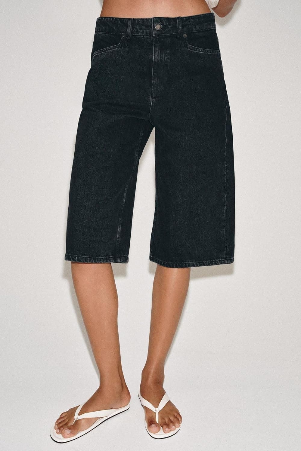 شورت برمودا جین زنانه Zara ZW Collection کمر متوسط شورت برمودا جین زنانه Zara ZW Collection کمر متوسط