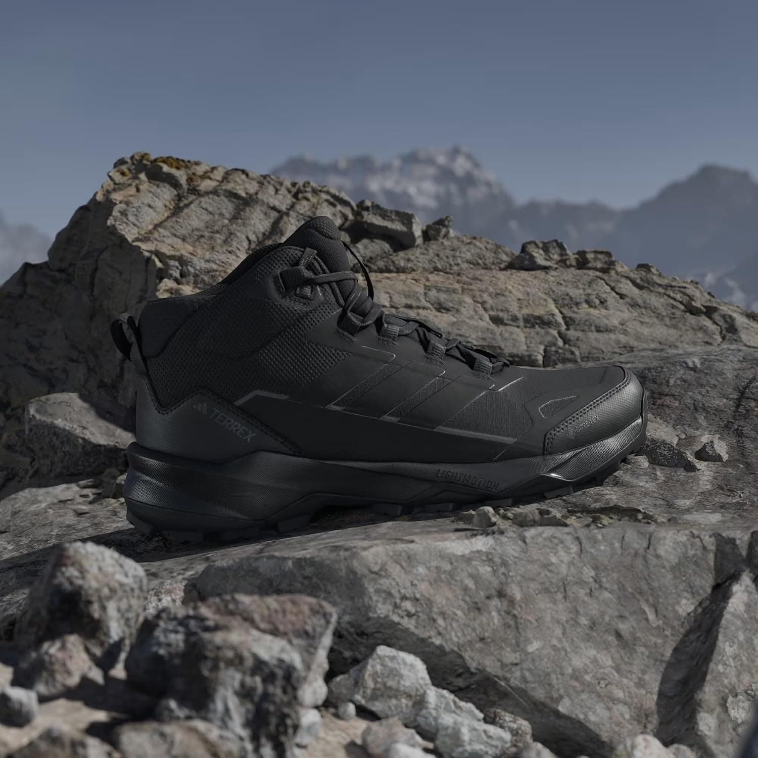 بوت مردانه adidas TERREX SKYCHASER AX5 MID GTX مدل JQ2207 بوت مردانه adidas TERREX SKYCHASER AX5 MID GTX مدل JQ2207